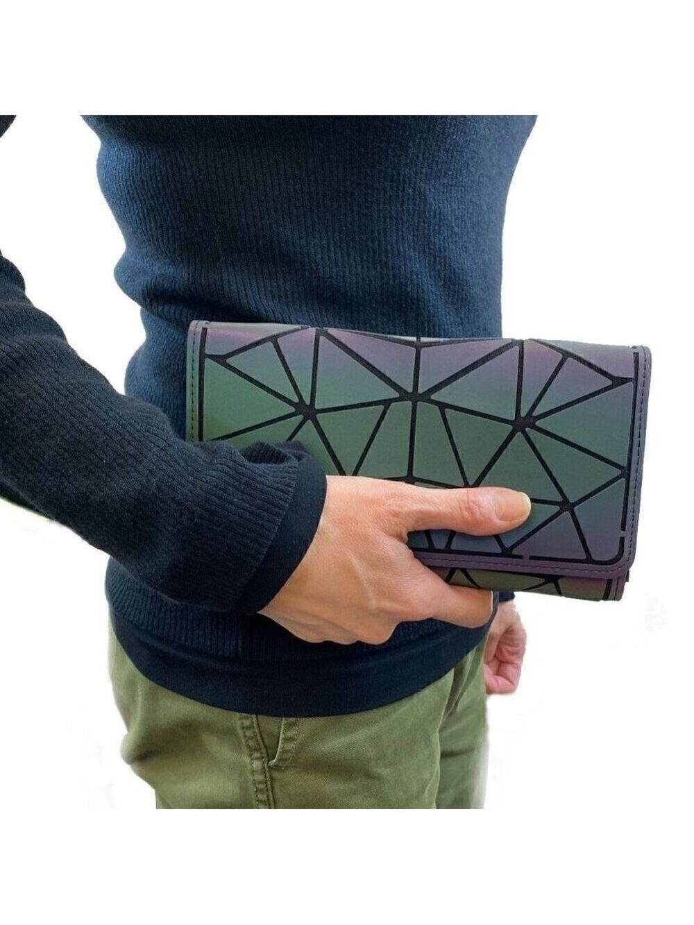 Holographic Triangle Envelope Purse with chain - Picture 3 of 5